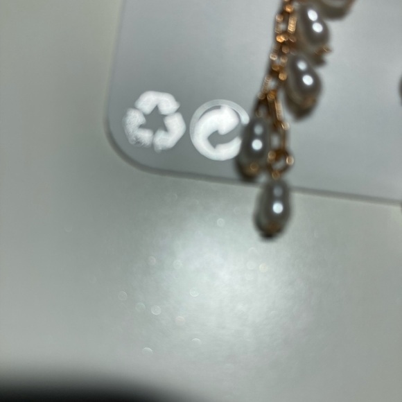 Nwt gold and pearl drop earrings, dangle coquette feminine jewelry - Picture 3 of 5